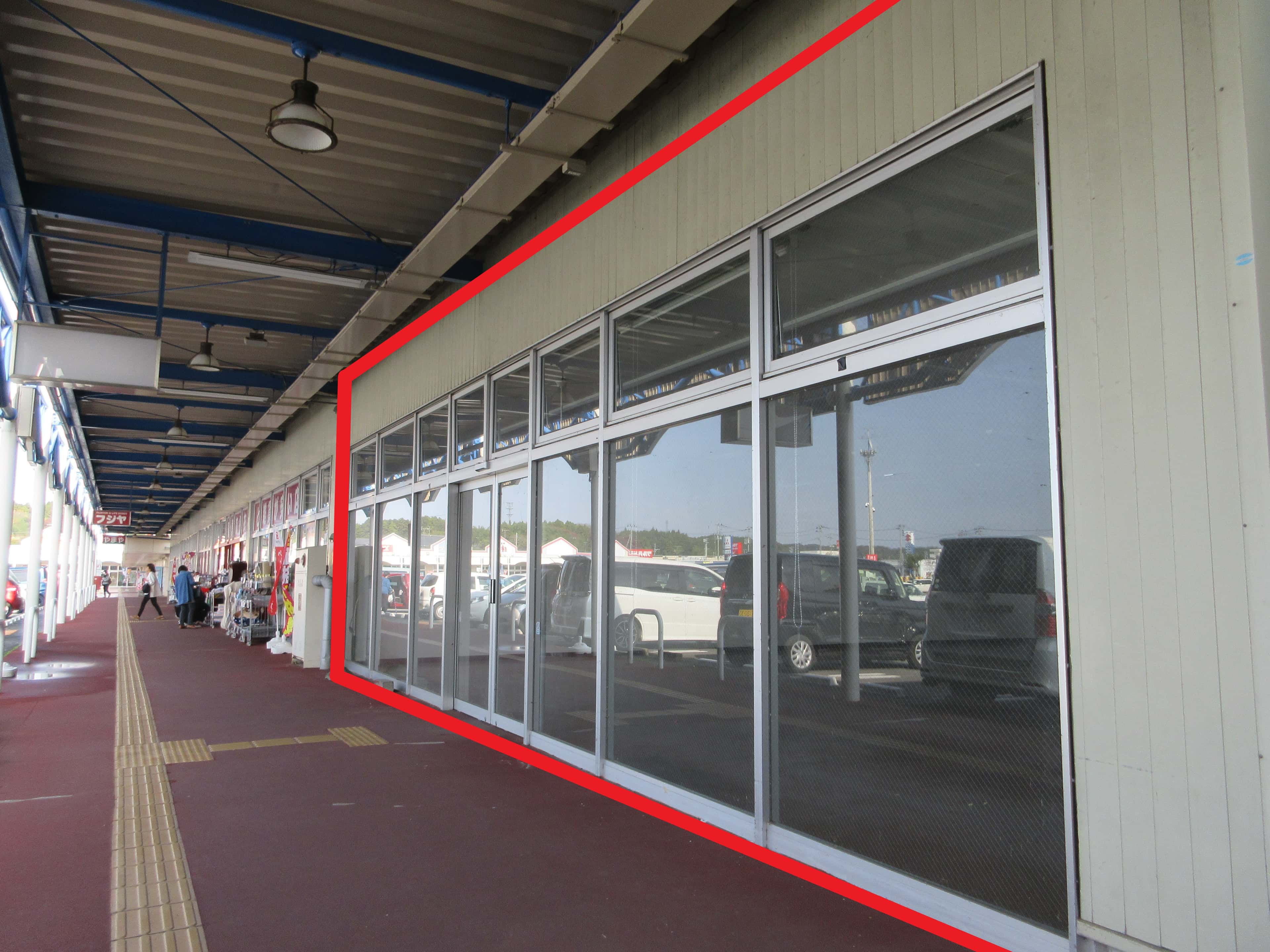 鹿島台B103:130.23坪 物販(靴、衣料(メンズ、レディース、キッズ)、携帯・・・)、ペットショップ