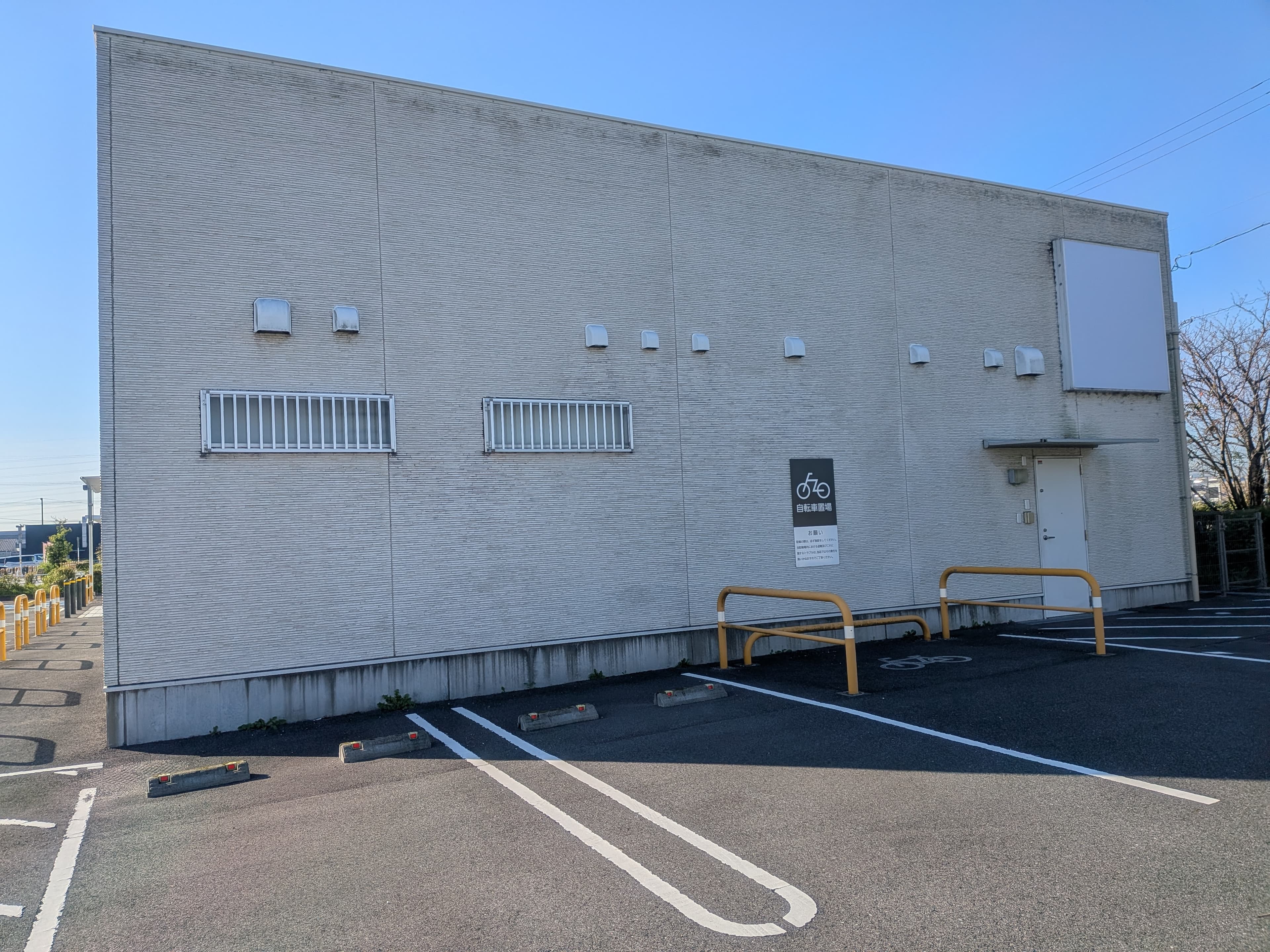 本巣302:101.34坪 物販(衣料、靴、携帯、キッズ、雑貨他)、 サービス(フィットネス、ピラティス、塾、教室など)2