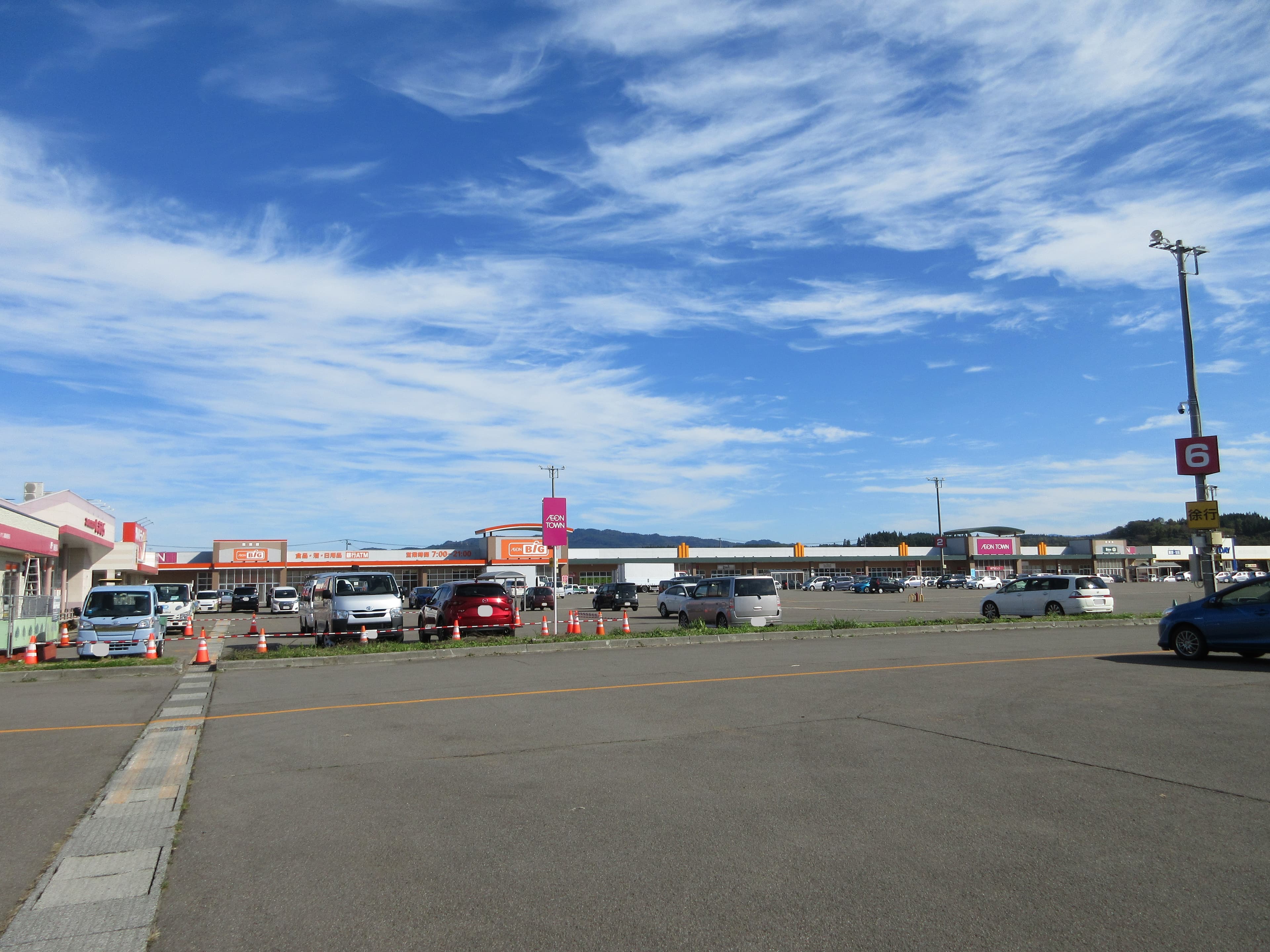 鷹巣A111:38.68坪 物販(靴、衣料(メンズ、レディース、キッズ)、携帯・・・)