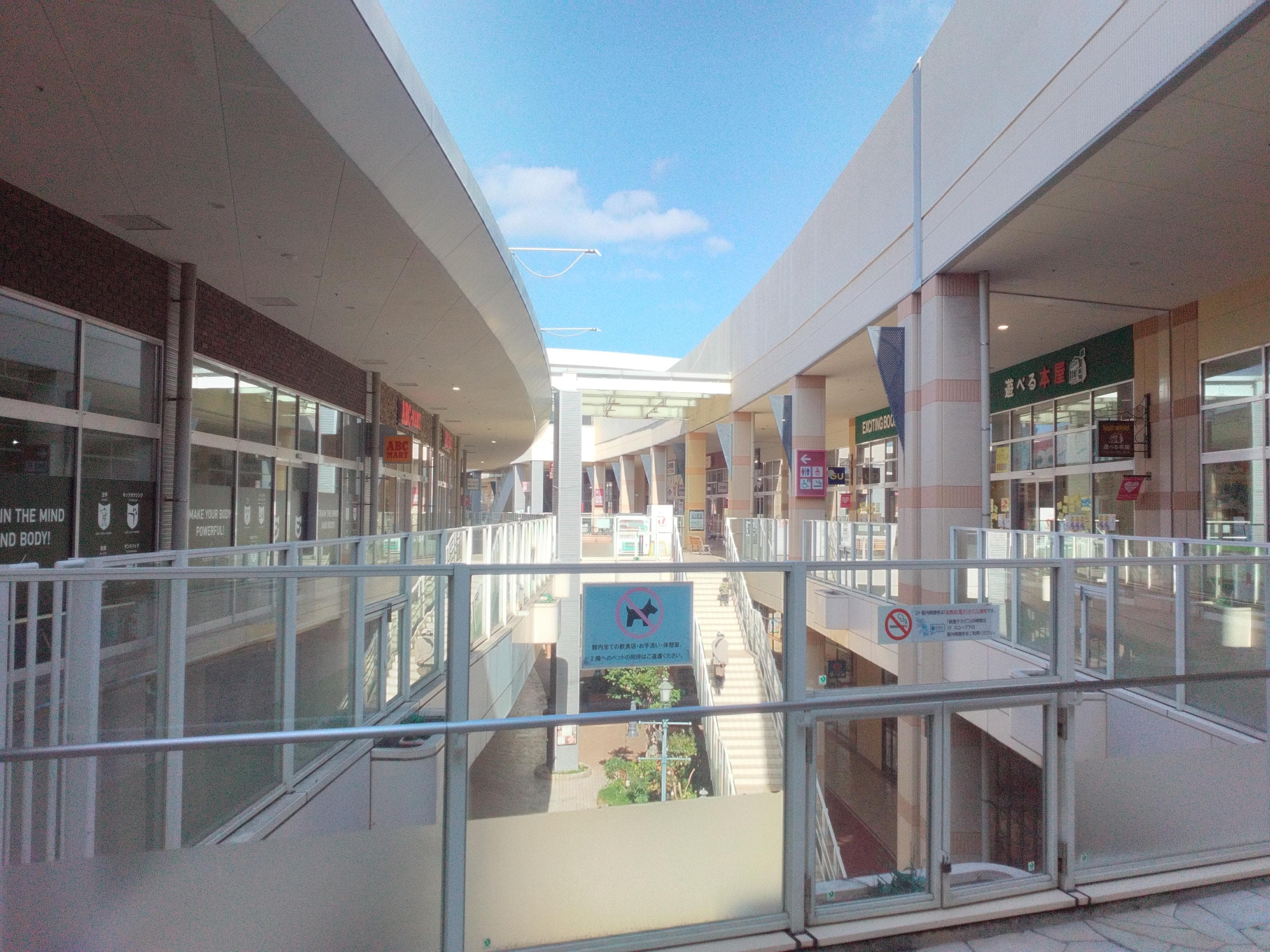 <開放的な空間を提供>オープンエアーモール特集