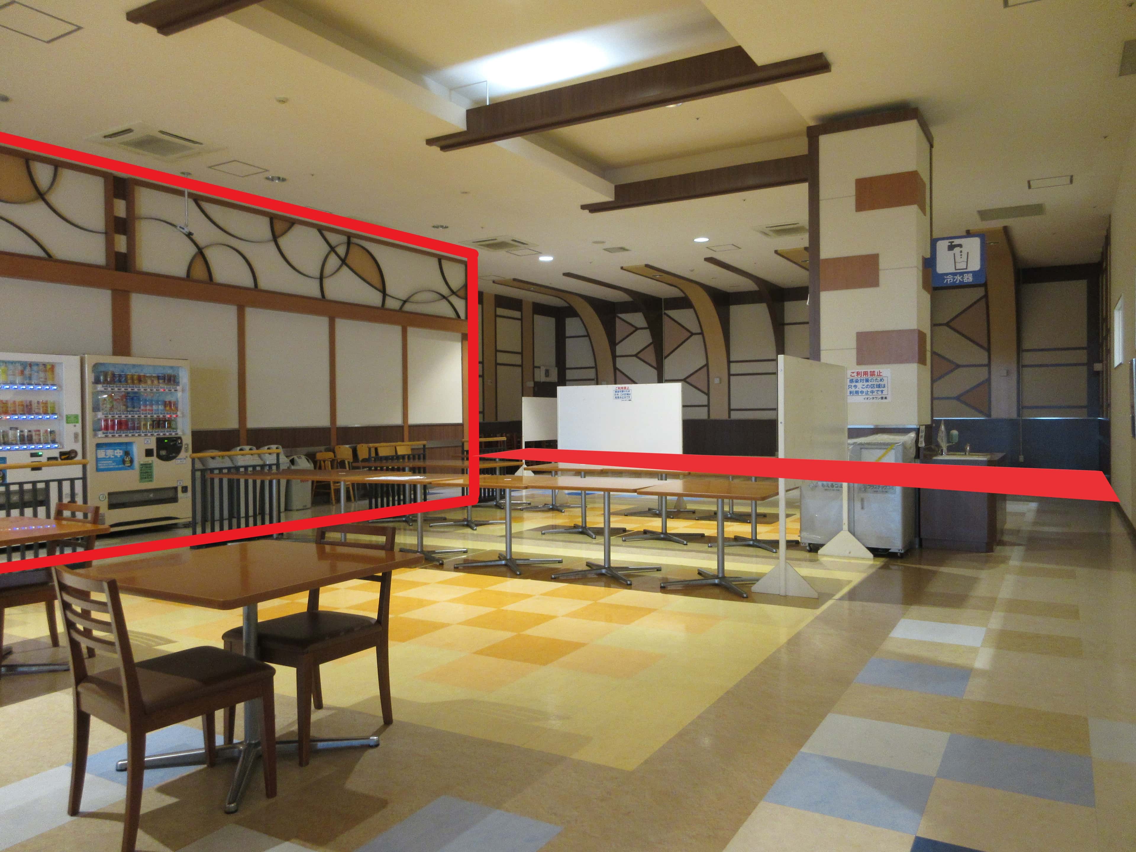 手前(左ザ・ビッグ入り口方)、奥(正面)の2面となります。