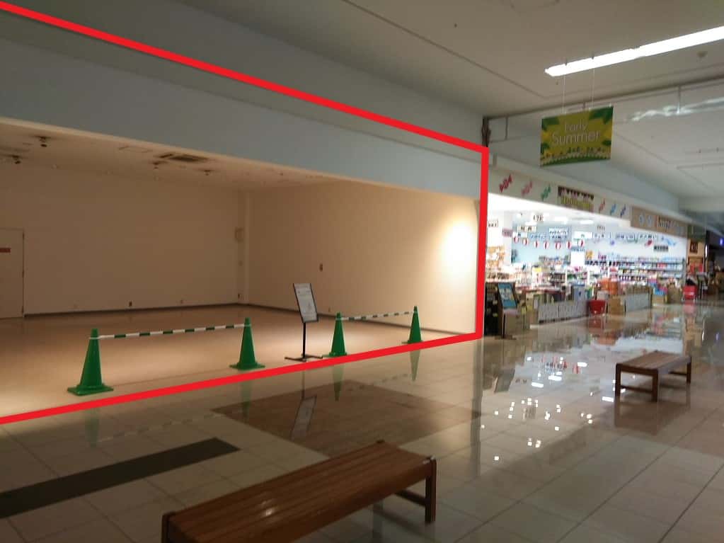 富士南130:21.32坪 物販(コスメ、携帯、アクセサリー雑貨他)、サービス(携帯修理他)