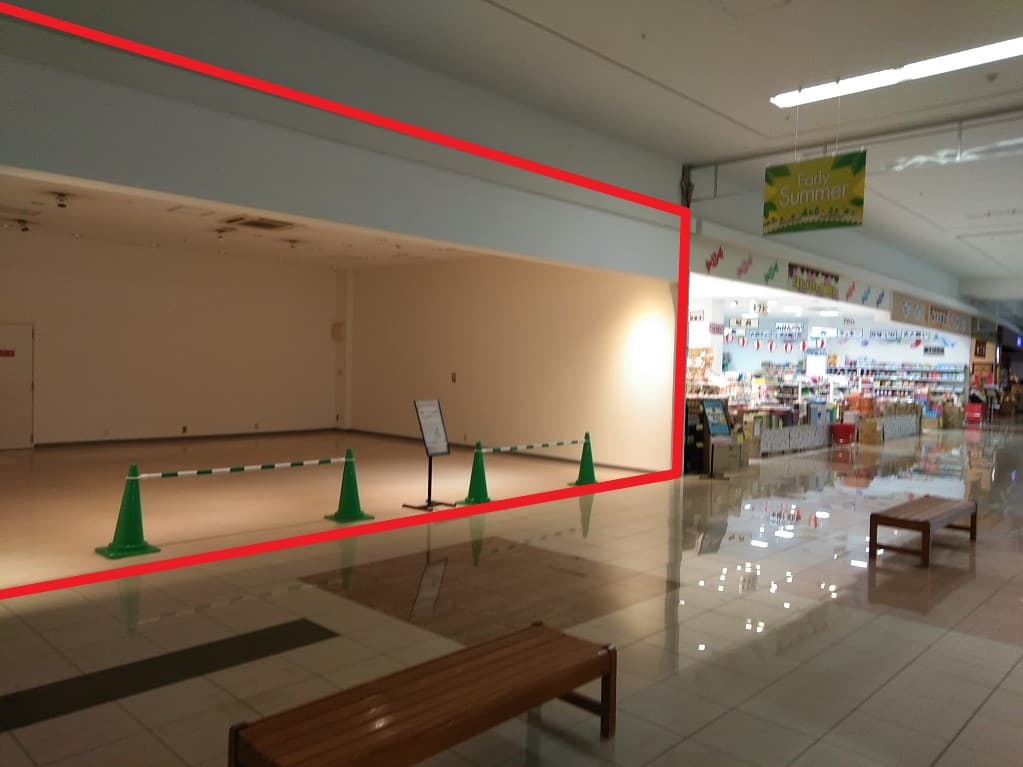 富士南130:21.32坪 物販(コスメ、携帯、アクセサリー雑貨他)、サービス(携帯修理他)