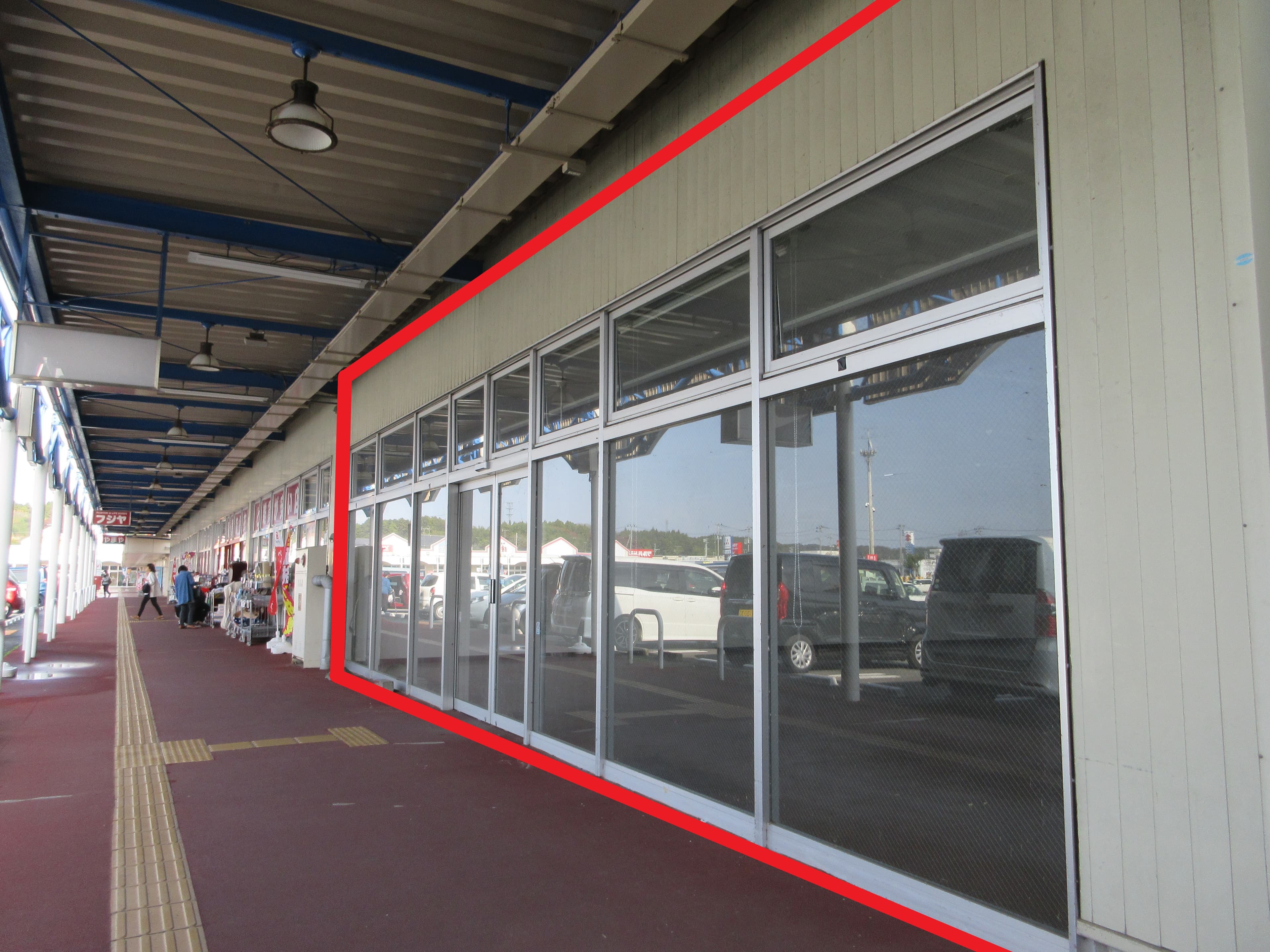 鹿島台B103:130.23坪 物販(靴、衣料(メンズ、レディース、キッズ)、携帯・・・)、ペットショップ