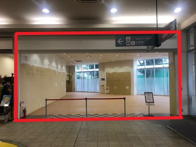 佐野107:55.75坪 物販(コスメ、雑貨、衣料、眼鏡、携帯販売・ドラッグストア、着物販売)、サービス(ヨガ、旅行代理店、写真スタジオ)、軽飲食(カフェ)