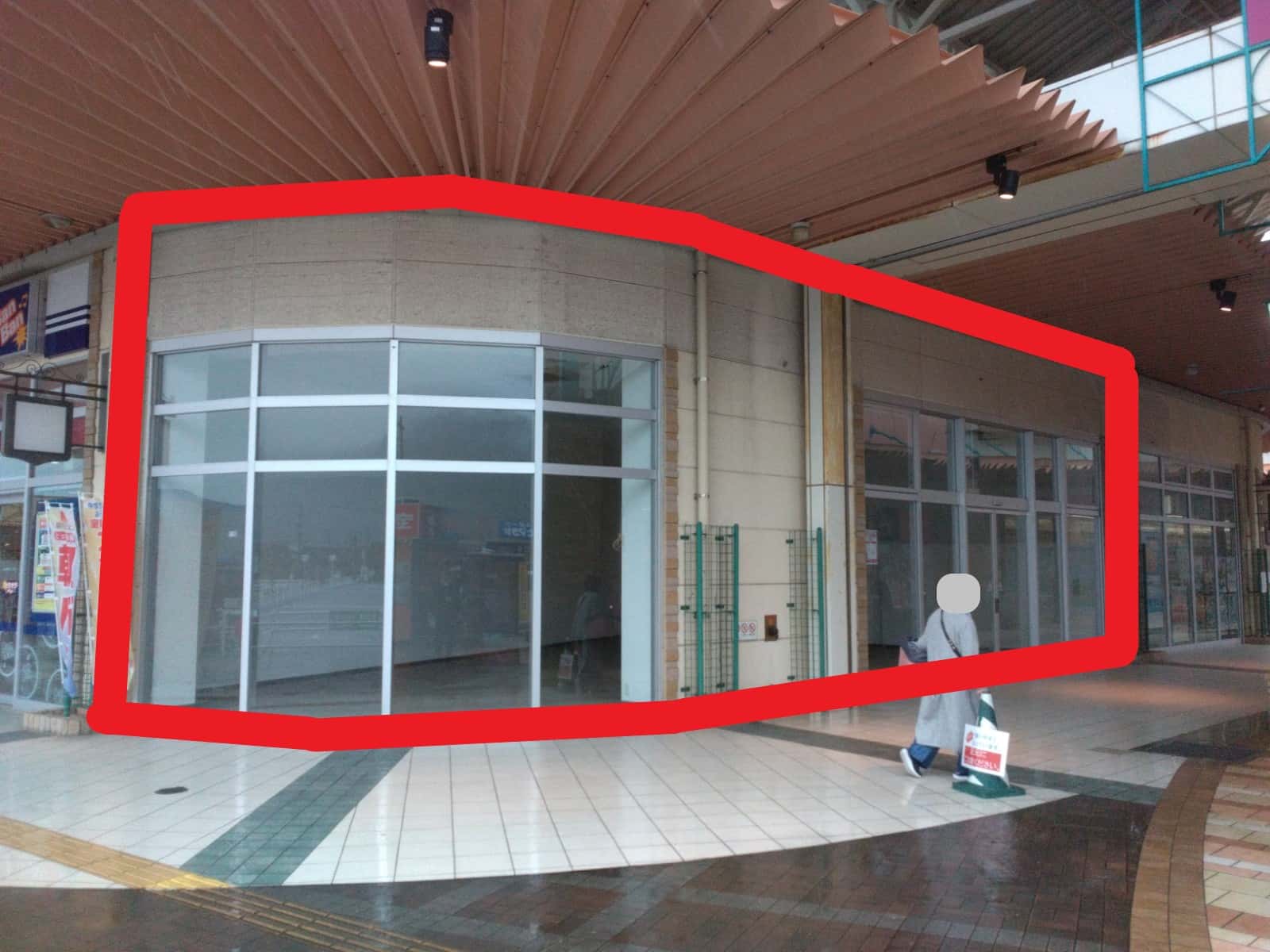 周南A115:32.18坪 物販(雑貨・携帯など) 、サービス(携帯修理・保険・塾など)