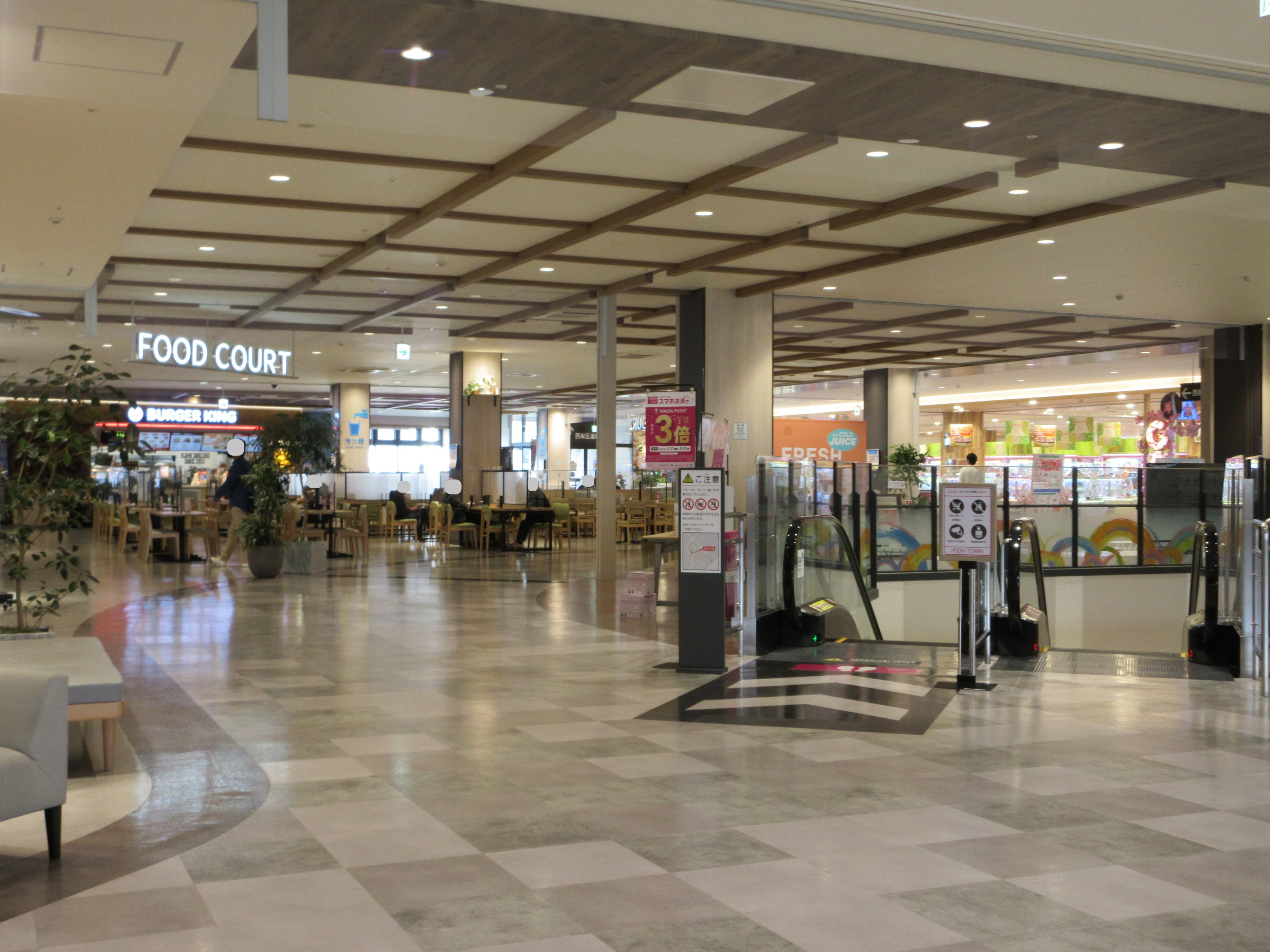 吉川美南東222(フードコート):9.74坪 飲食(クレープ、アイス、うどん等)1