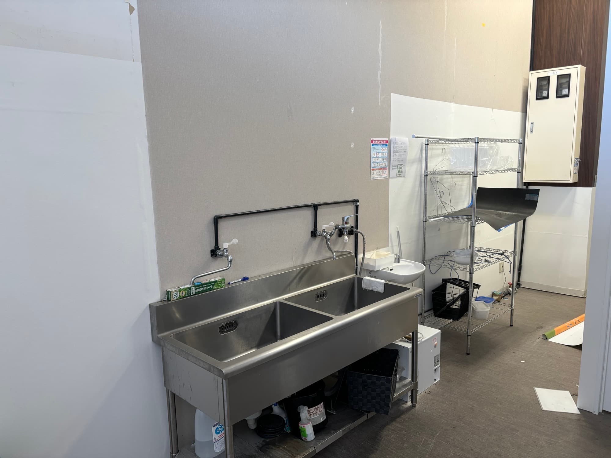 伊勢ララパーク151:9.14坪 食物販、食品(洋菓子、生鮮、加工品他)、サービス(窓口サービス、チケットショップ、リペア(修理)、旅行代理店、手芸教室他)1